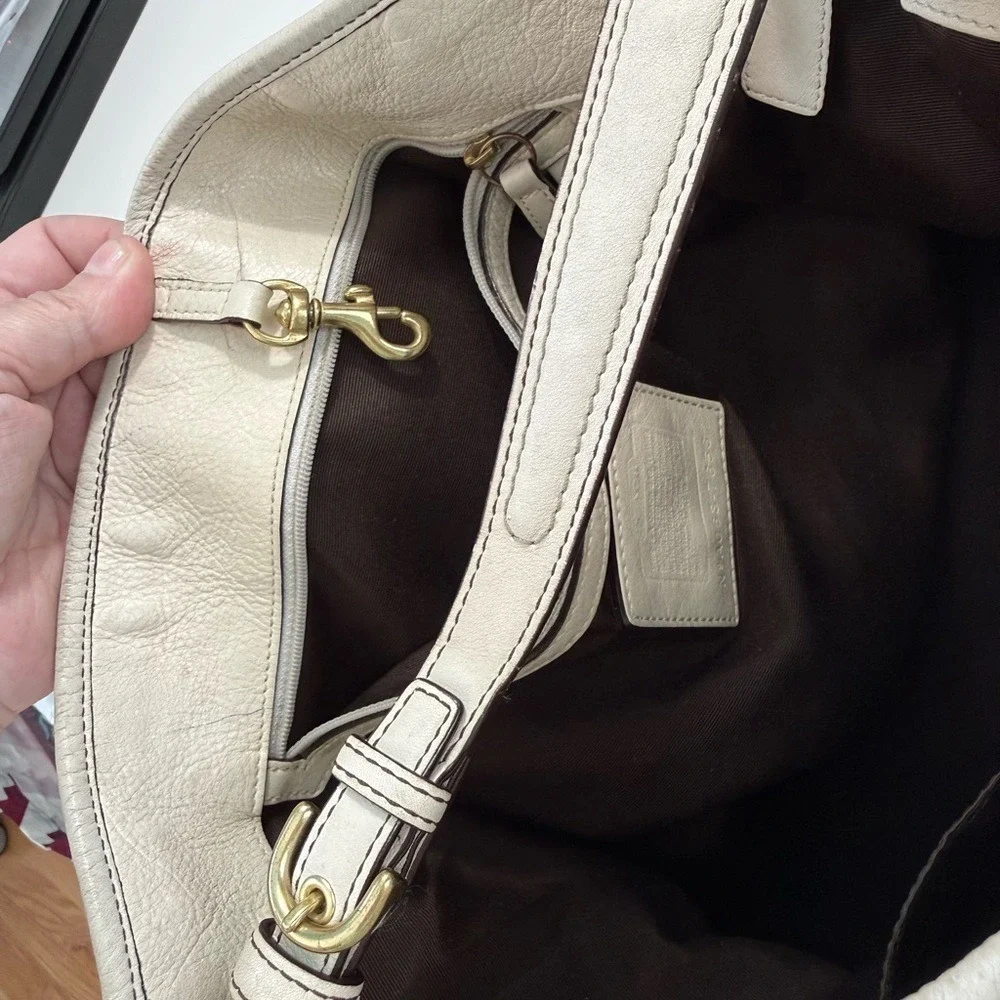 Coach Signature Canvas Hobo Bag Tan White Cream Flawed‎ Read Description